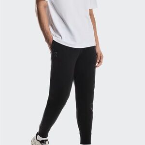 Large On Running Black Men's Focus Tech Sweatpants